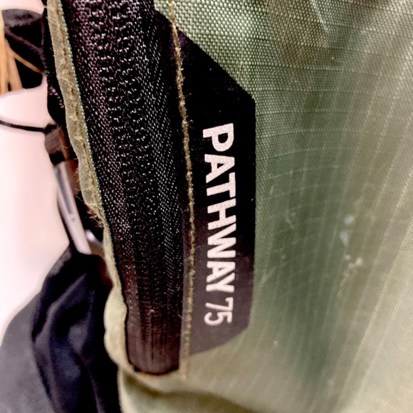 HIGH SIERRA PATHWAYS 75 ( USED GREAT SHAPE ) SIZE LARGE - Picture 2 of 3